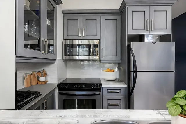 Additional image 17 of 33 Lombard St Unit 2006