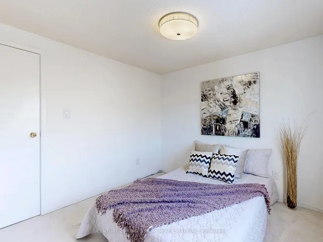 Additional image 25 of 19 Historic Terr