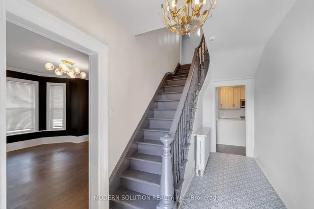 Additional image 2 of 3015 Dundas St