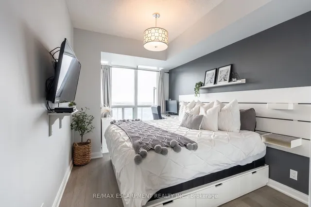 Additional image 31 of 90 Absolute Ave Unit 1611