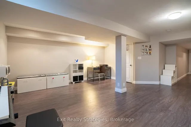 Additional image 42 of 15 Marina Point Cres