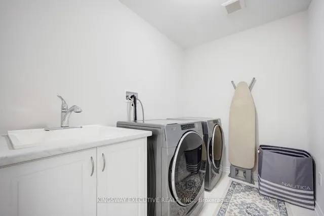 Additional image 31 of 12 ACTION Dr