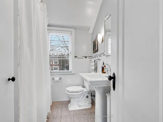 Additional image 16 of 8 Kingsgarden Rd