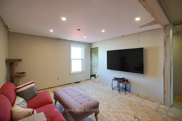 Additional image 18 of 405 Upper Wentworth St