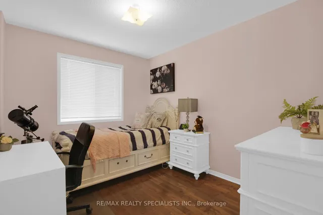 Additional image 24 of 10 Chatelaine Crt