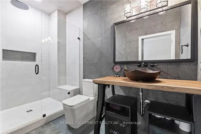 Additional image 27 of 66 Bay St Unit 105