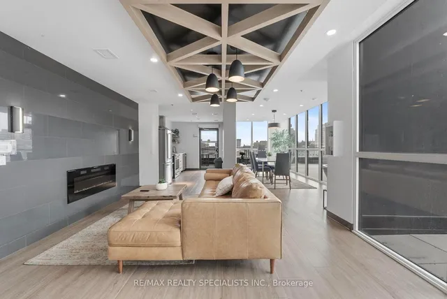 Additional image 29 of 60 Charles St W St Unit 308