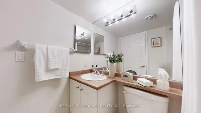 Additional image 23 of 18 Merton St Unit 716