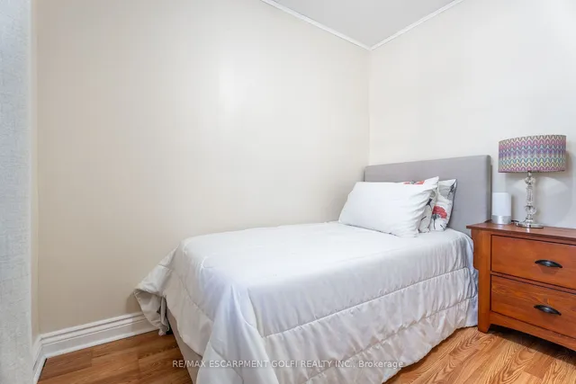 Additional image 23 of 34 Mayflower Ave