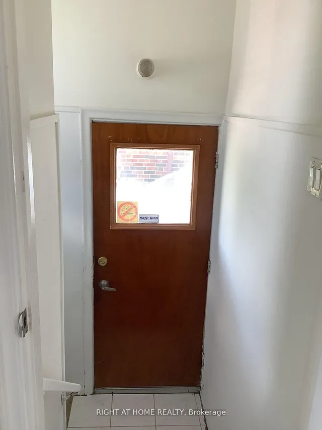 Additional image 7 of 1226 Warden Ave