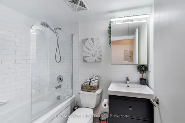 Additional image 15 of 22 Wellesley St Unit 204