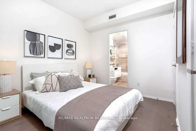 Additional image 16 of 45 Charles St Unit 4815