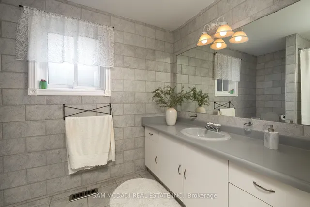 Additional image 22 of 69 Parkside Dr