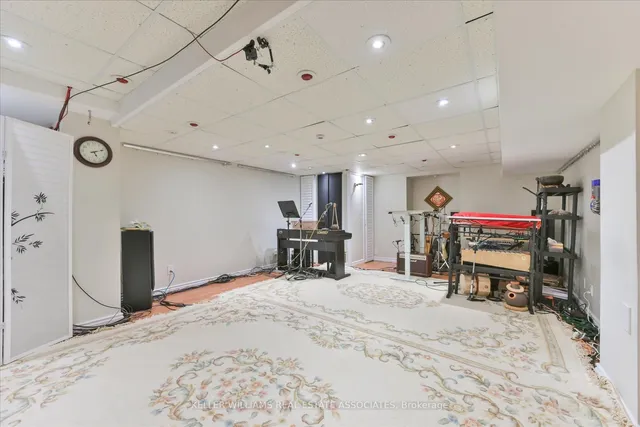 Additional image 31 of 33 Hartford Tr