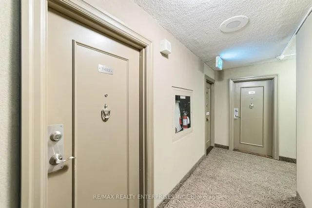 Additional image 9 of 975 WARWICK Crt Unit 1402