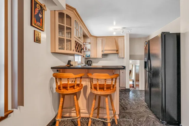 Additional image 17 of 217 La Rose Ave