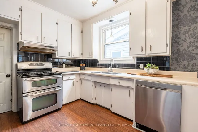 Additional image 16 of 32 East 23rd St