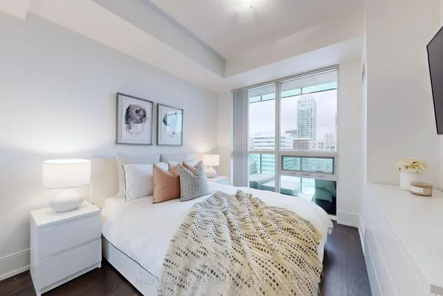 Additional image 21 of 25 Broadway Ave Unit 901