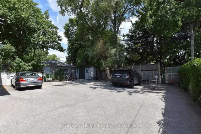 Primary image of 121 Fourth St