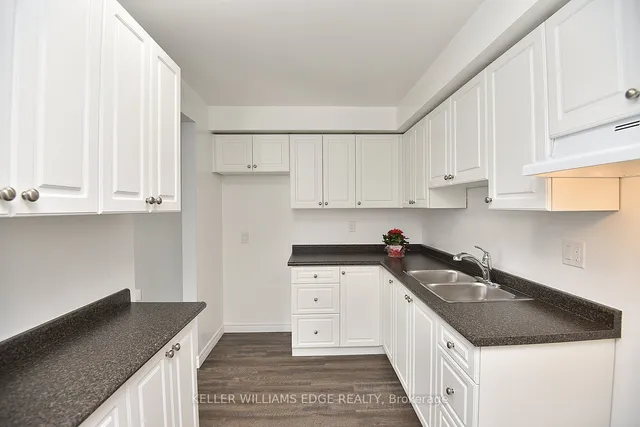 Additional image 17 of 16 Simcoe St