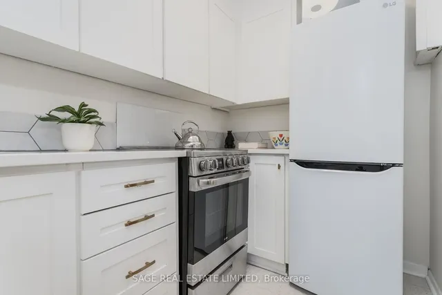 Additional image 12 of 575 Avenue Rd Unit 803