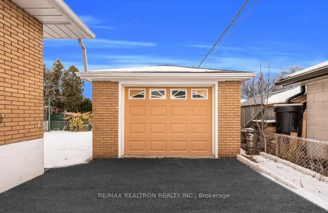 Additional image 6 of 51 Robroy Ave