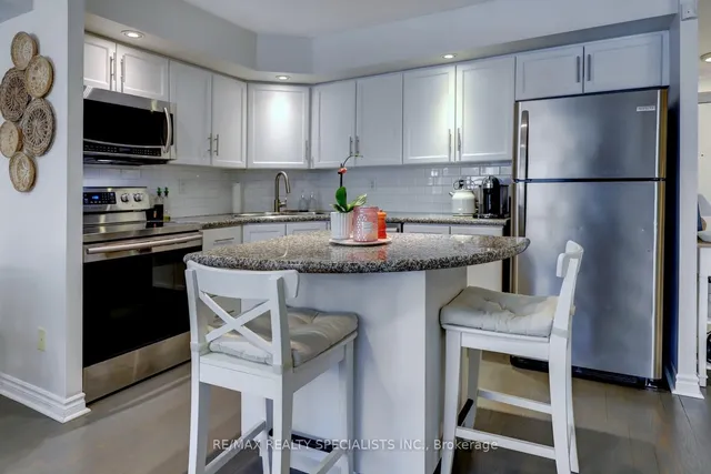 Additional image 15 of 250 Wellington St Unit 237