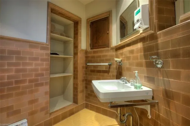 Additional image 20 of 404 King St Unit 526