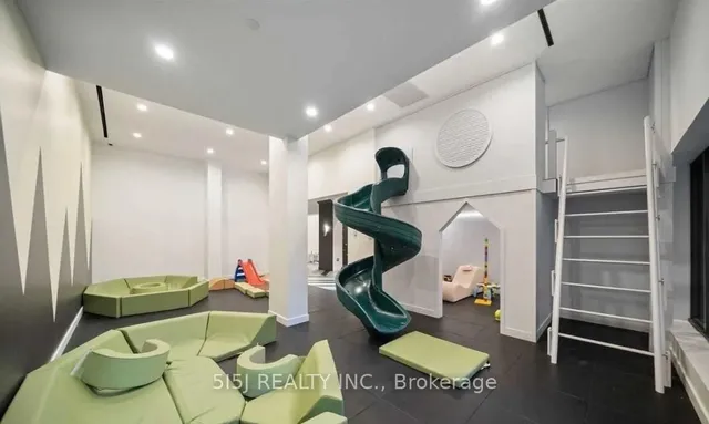 Additional image 17 of 39 Roehampton Ave Unit 3708