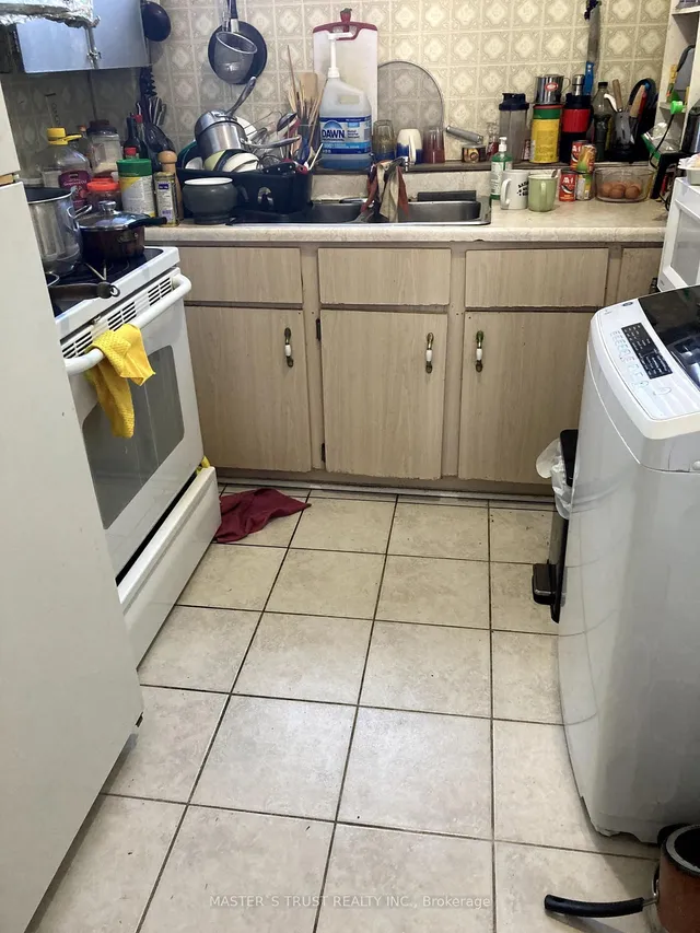 Additional image 4 of 4673 Jane St Unit 612