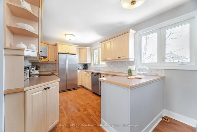 Additional image 18 of 515 Clover Park Cres