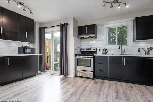 Additional image 18 of 80 Old Country Dr Unit 14