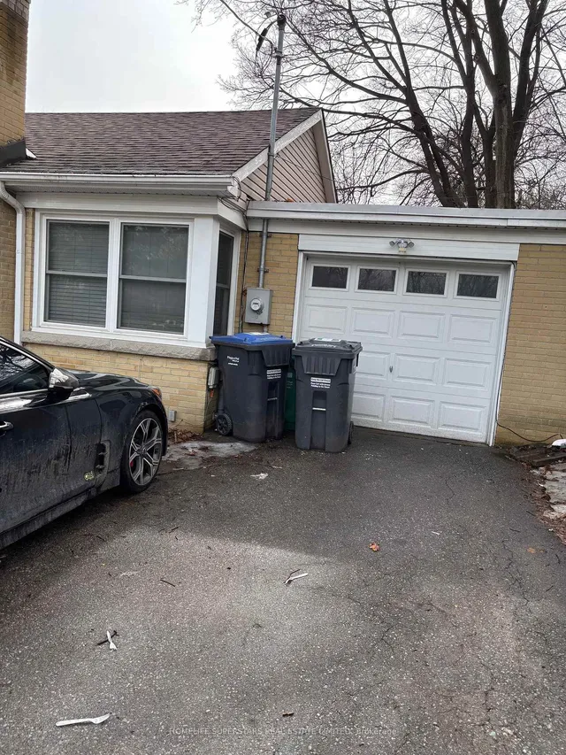 18 Armstrong St