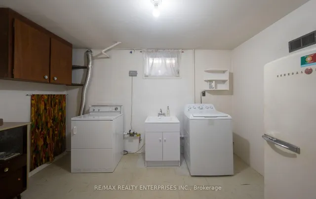 Additional image 20 of 54 Pinebrook Ave