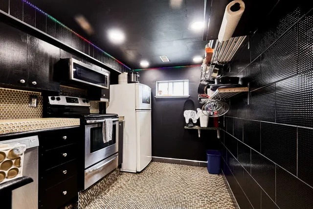 Additional image 32 of 9 Chapman Ave