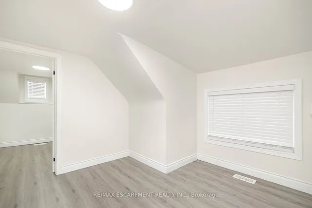 Additional image 36 of 922 Burlington St