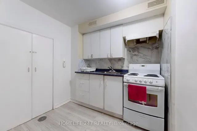 Additional image 30 of 38 Deanscroft Sq