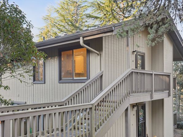 7510 SW Barnes Rd UNIT A, Portland, OR 97225