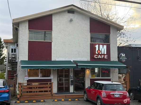323 N 105th Street, Seattle, WA 98133