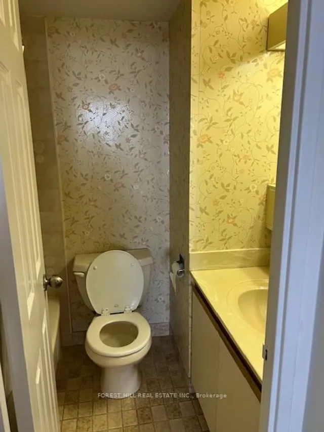 Additional image 21 of 3000 Bathurst St Unit 1106