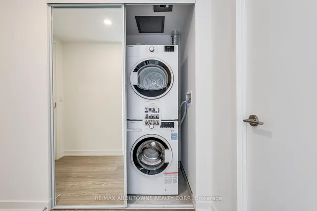 Additional image 25 of 19 Western Battery Rd Unit 1917