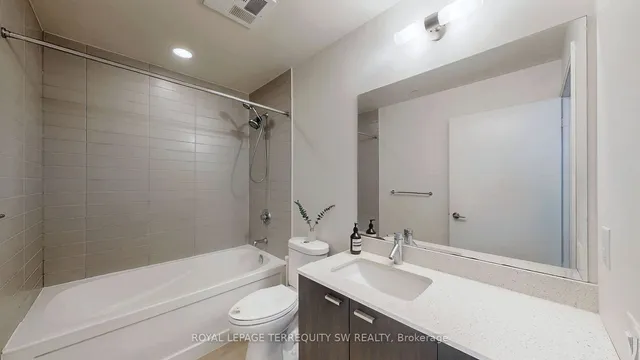 Additional image 24 of 30 Roehampton Ave Unit 1001