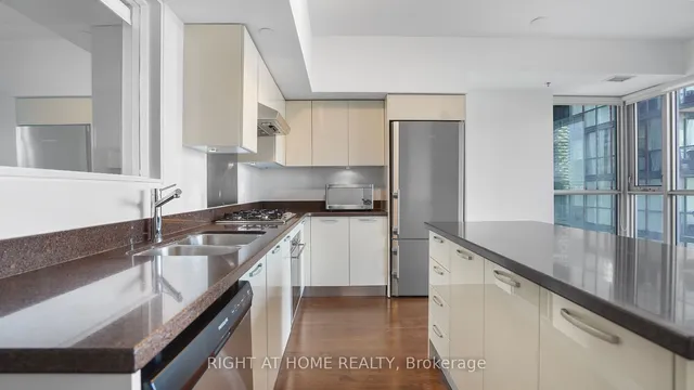 Additional image 7 of 375 King St Unit 2103