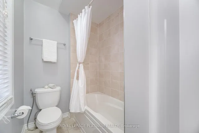 Additional image 34 of 624 Laking Terr