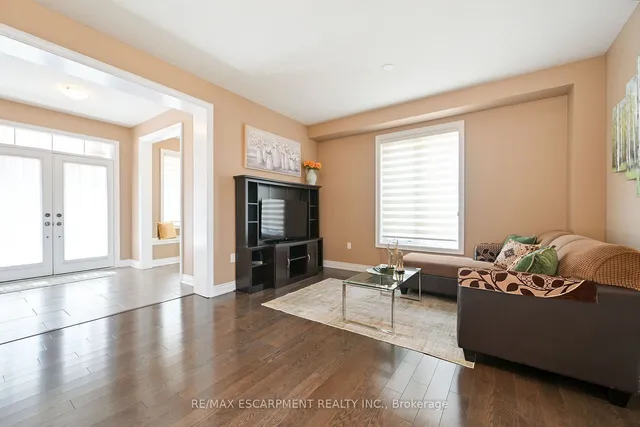 Additional image 38 of 300 Crafter Cres