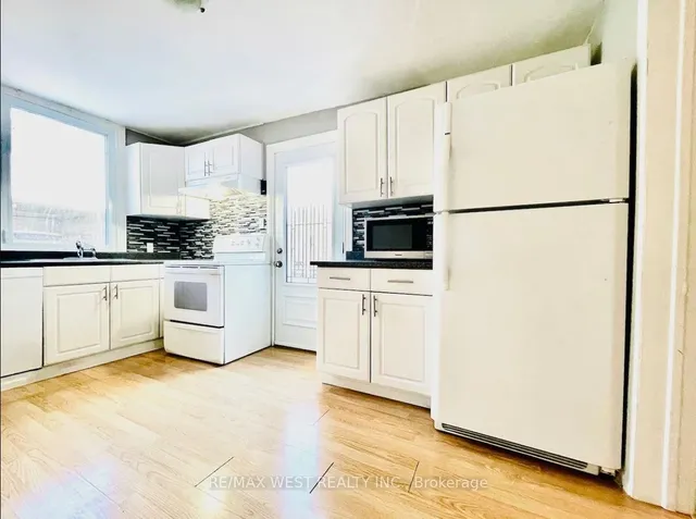 Additional image 7 of 18 Brock Ave