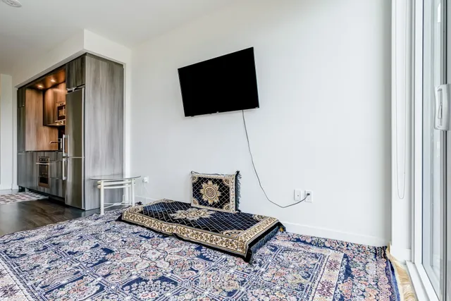 Additional image 18 of 30 Inn On The Park Dr Unit 512