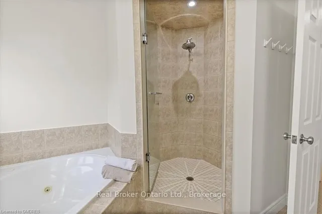 Additional image 23 of 45 Pioneer Tower Cres