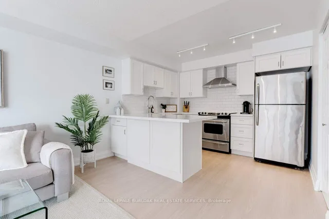 Additional image 4 of 2210 Lakeshore Rd Unit 704