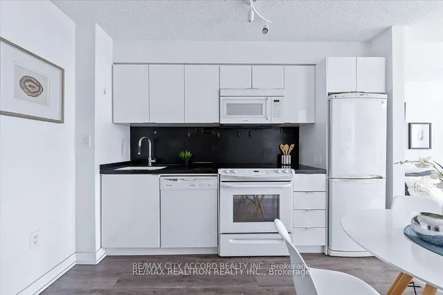 Additional image 18 of 15 Iceboat Terr Unit 2015